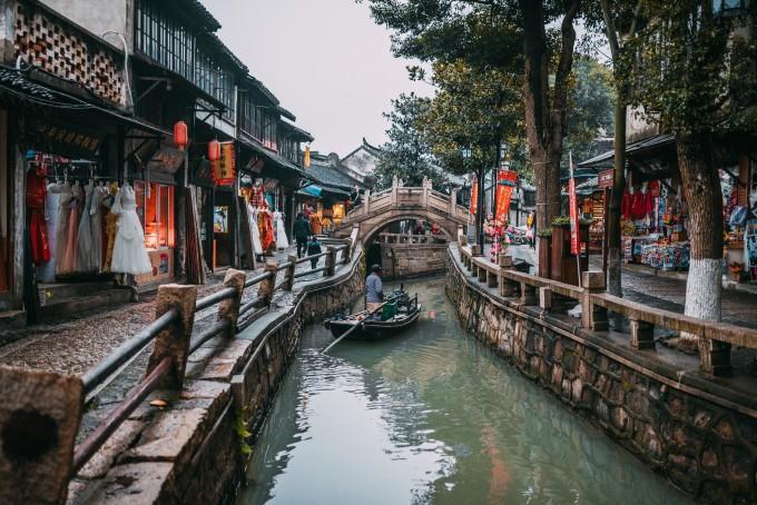 玩具店里的娃娃